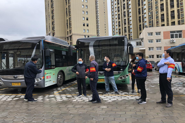 中共鄭州赫喆文化傳播有限公司黨支部開展“疫情防控常態(tài)化，為公共交通助力”志愿服務(wù)實(shí)踐活動