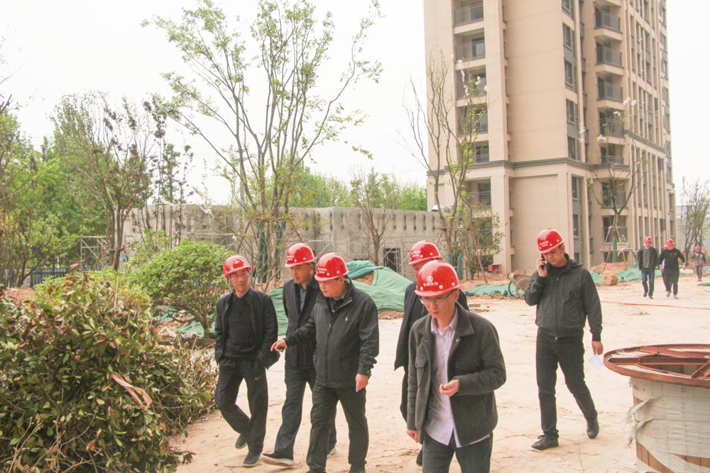 鄭州市國(guó)資委黨委書(shū)記、主任李秀山一行到美好天境苑項(xiàng)目調(diào)研指導(dǎo)安全生產(chǎn)工作